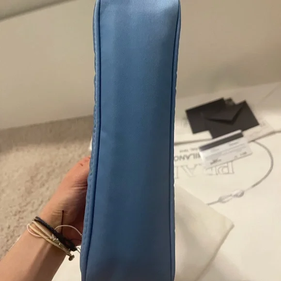 Prada : Re-Nylon Re-edition 2000 mini-bag (periwinkle blue) - Picture 5 of 7